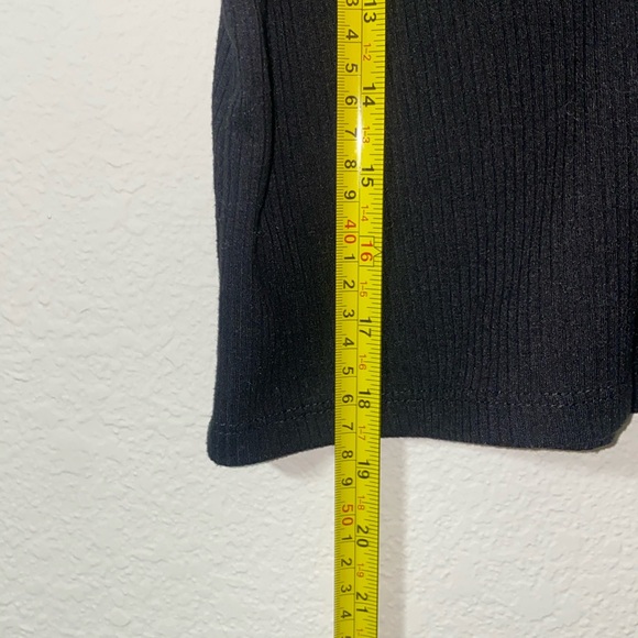 🎱Black Sleeveless Women's V-neck Top! - Picture 3 of 6